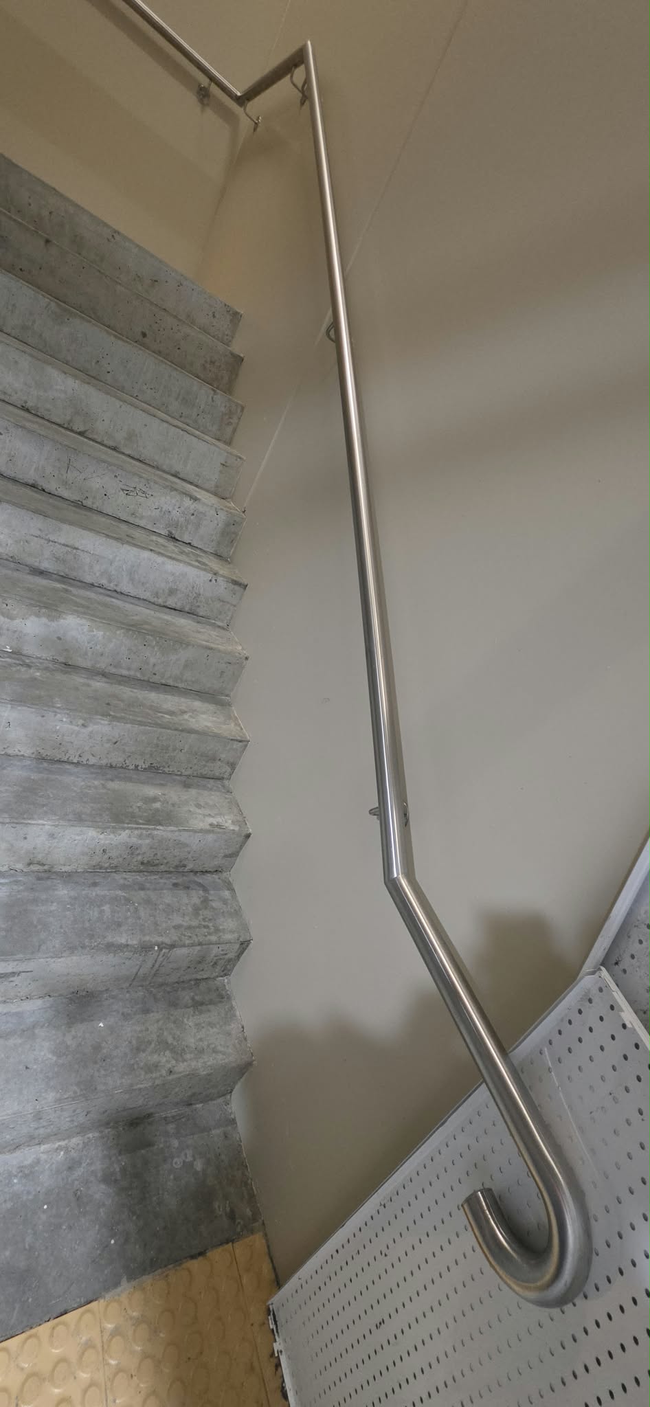 High Ceiling & Handrail - After